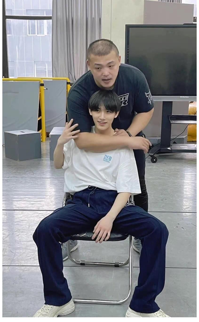 丁程鑫兩次缺席時代少年團節(jié)目錄制，公司沒任何補償，隊友很愛他