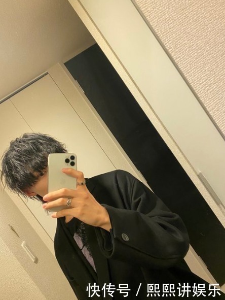男人|小哥多年苦练化妆，效果惊艳如整容：男人不化妆很吃亏！