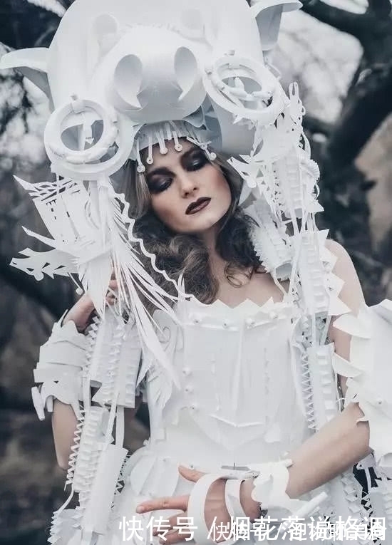 城堡$艺术家用一张白纸,做出属于自己的城堡,美到不敢相信自己的眼睛