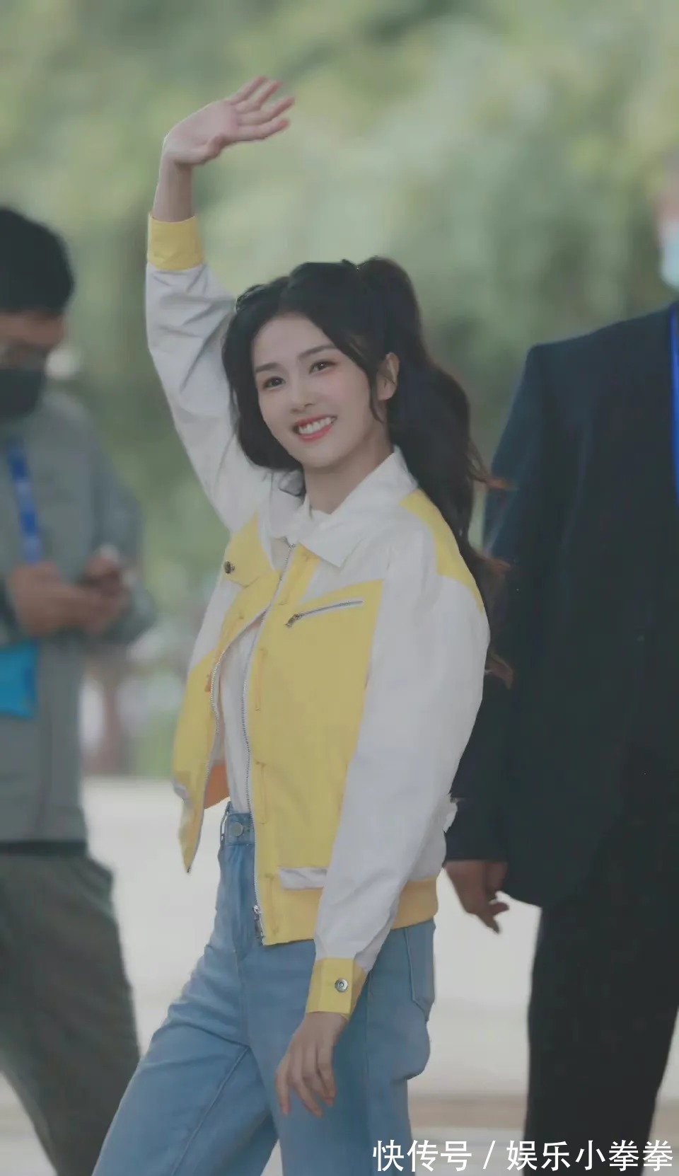 常驻嘉宾|《跑男黄河篇2》路透,3位女嘉宾都是双马尾,风格现在大不一样