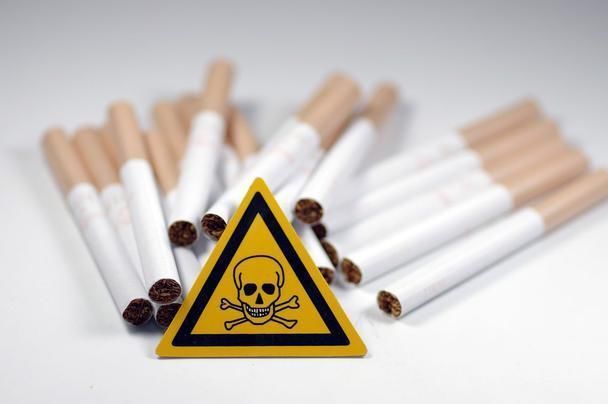 狠不下心戒烟的人,这4个时间要克制,以免伤害加倍,别任性