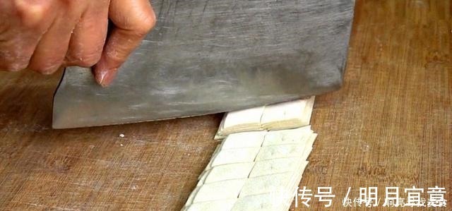 面条|我家早餐最爱喝这汤,比面条好吃,比疙瘩汤顶饱,喝一碗还能保暖