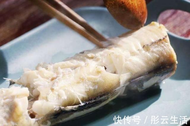 明目|宝宝多吃鱼更聪明?鱼的这3个部位又脏又含汞,一口都不能给娃吃