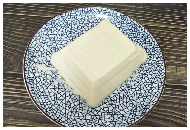 皮蛋豆腐新吃法，皮蛋不溏心不粘刀，爽口滑嫩，学会不用去饭店了