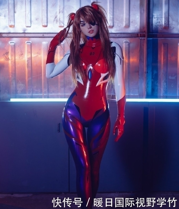 萌妹|俄罗斯萌妹:胶衣cos各种动漫角色,阿宅们却好奇为何会鼓包?