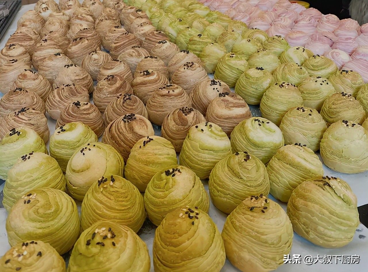 猪油|中秋甜点不能少！大叔教你自制蛋黄酥，外酥内软，做法非常简单