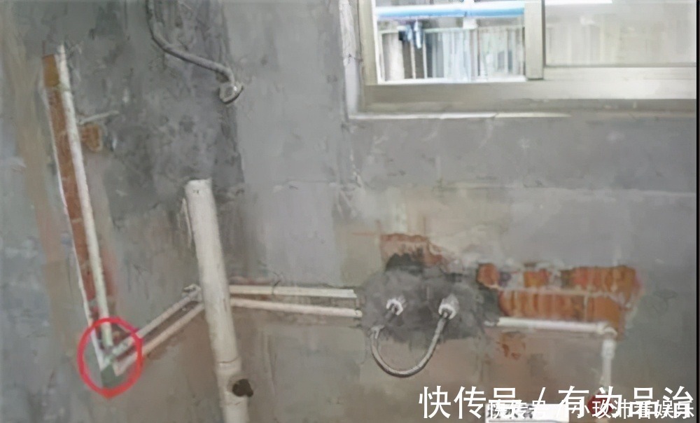 冷水管|工人铺水管有这4种情况,赶紧叫停,不然坑到你吐血