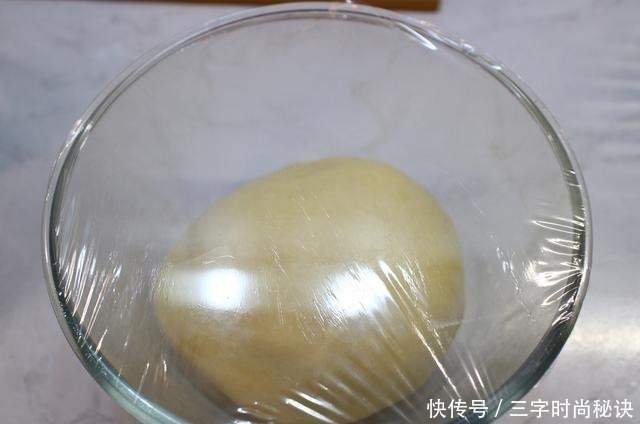 做面包,我喜欢这个方子,又香又软,放3天不硬,大人小孩都喜欢