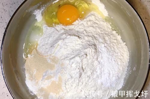 炸油条,学会这个配方和做法,保证蓬松酥脆,个个空心