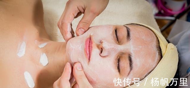肌肤|每天坚持这7个不花钱的护肤技巧,让你肌肤延缓衰老,素颜也很美!