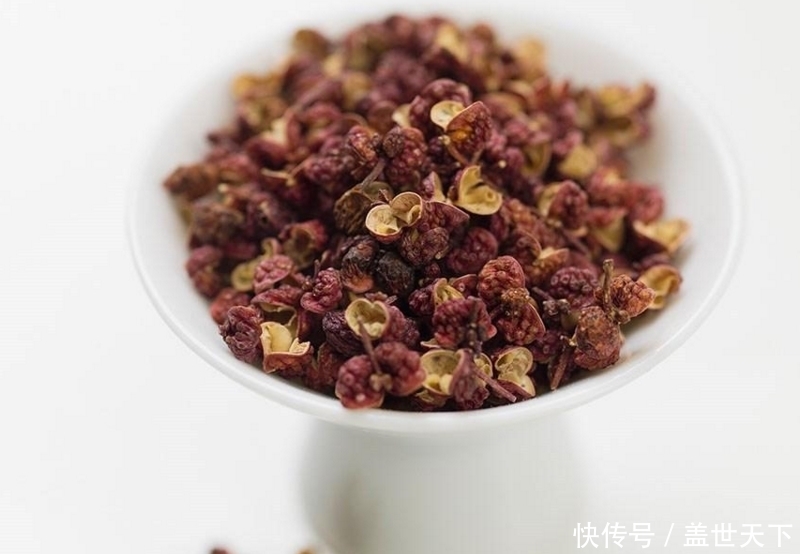 湿气不除百病生?寒从脚起,常用此物泡脚,湿气慢慢消退了