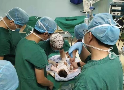 硬膜外血肿|孕妈客厅散步，宝宝突然“钻”了出来，头朝地摔在地上，万幸！