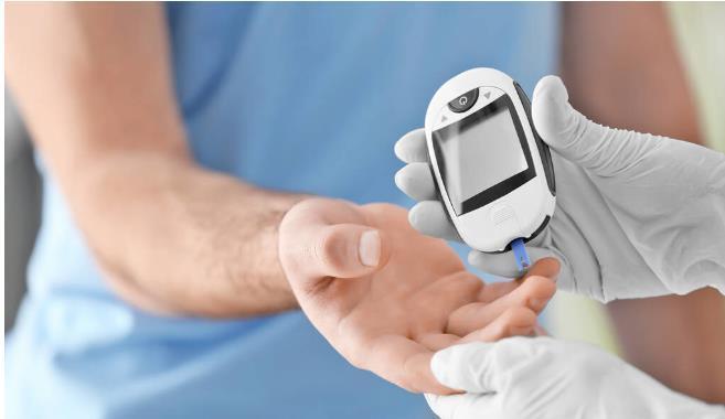 得了糖尿病,可能会出现5个并发症,坚持4个习惯,或能及时预防