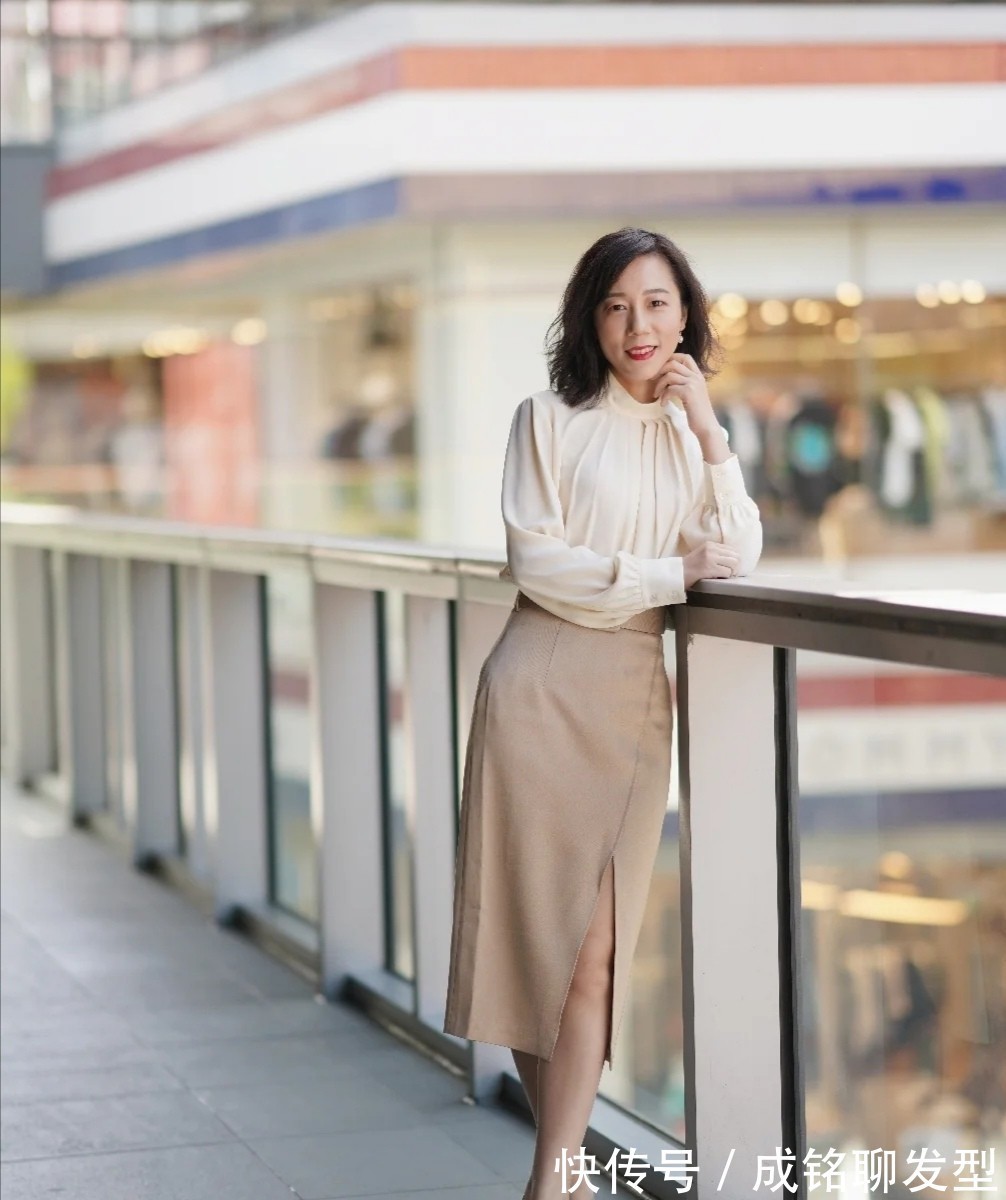 衬衫|五十岁颜值普通的女人，学学这位博主的穿搭，不掉档次又有品位