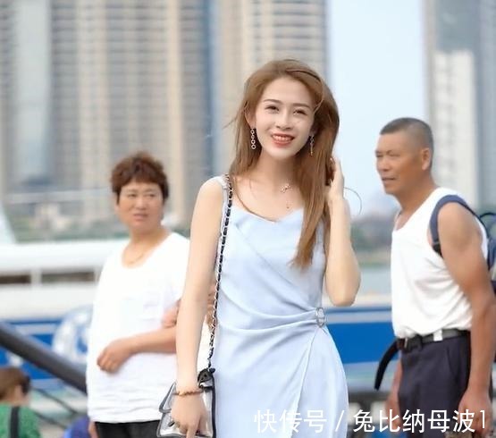 小姐姐 你连衣裙还敢在短点吗