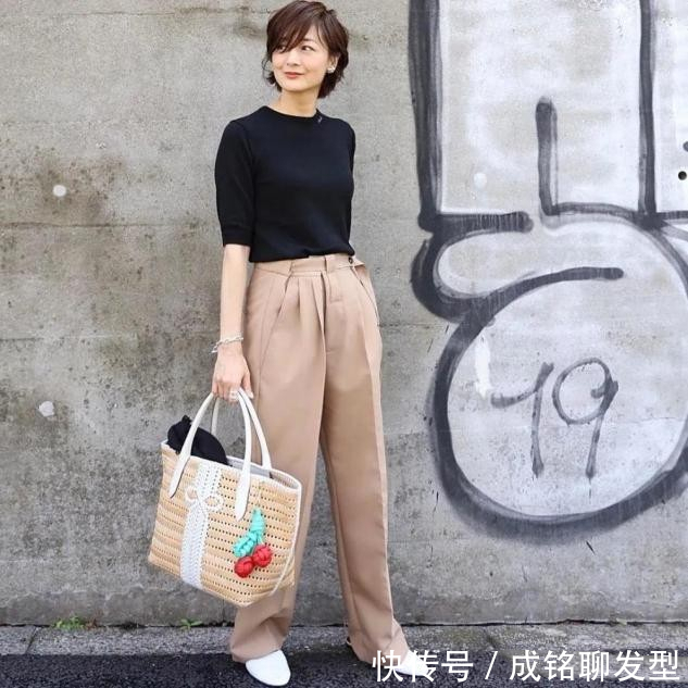 锥形裤|福冈佳子真是最会穿的女人,气质优雅审美独特,52岁依然光彩照人