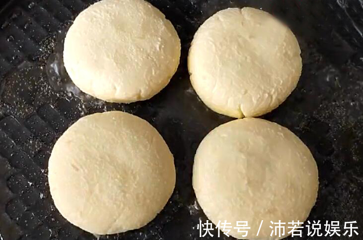 此饼是女儿最爱吃的早餐,隔三差五吃一回,补脑补钙又增高