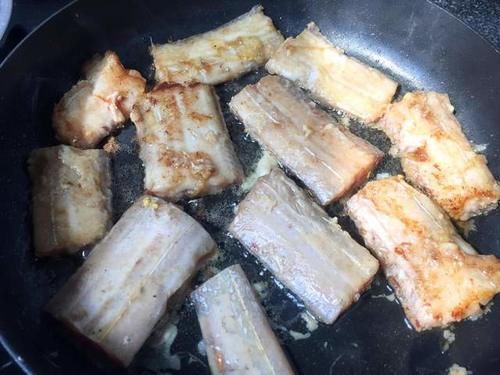  营养美味的红烧带鱼，是孩子的最爱，汤汁鲜美与米饭是好“搭档”