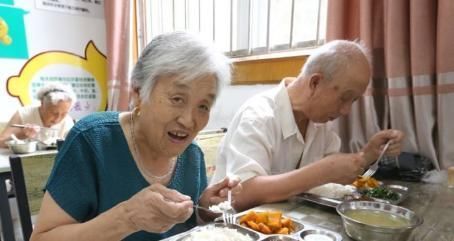 每天起床之后做好4件事,血管越活越年轻,长寿也会更加钟意你