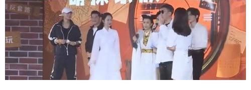 刘晓邑|黄渤爆料张艺兴感情状态,委婉催婚情商高,比黄磊孙红雷都要内敛