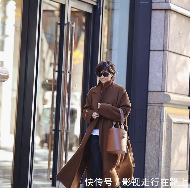 富冈佳子 这才是五十岁女人的穿搭教科书，优雅减龄不装嫩，照着穿也太美了！