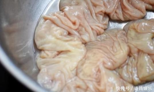 猪大肠该怎么洗菜好吃放着两样,大肠干净无异味,做出来简直不要太好吃