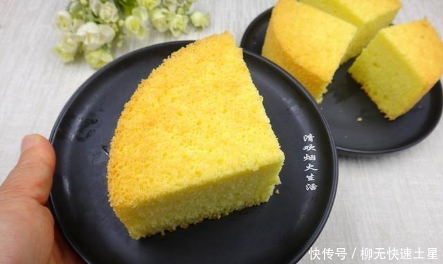 这个蛋糕材料简单,容易成功,鸡蛋口味香浓