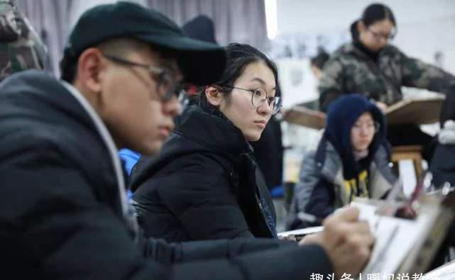 老师$有种“懒”叫画到一半不想画了,美术生任性收尾,让老师又气又笑