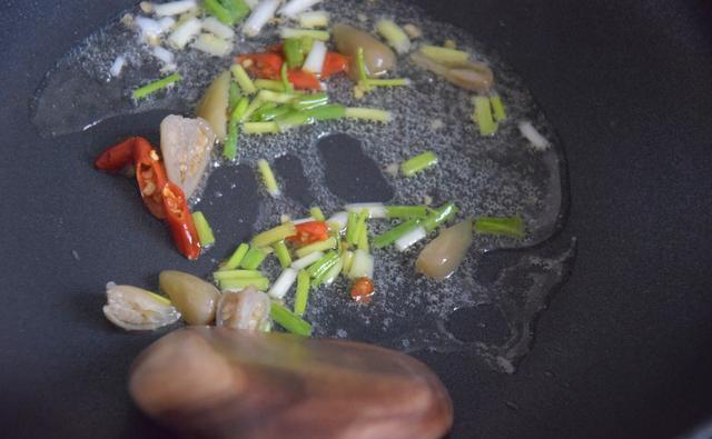 茄子此做法,鲜香解馋,儿子又多吃了一碗饭