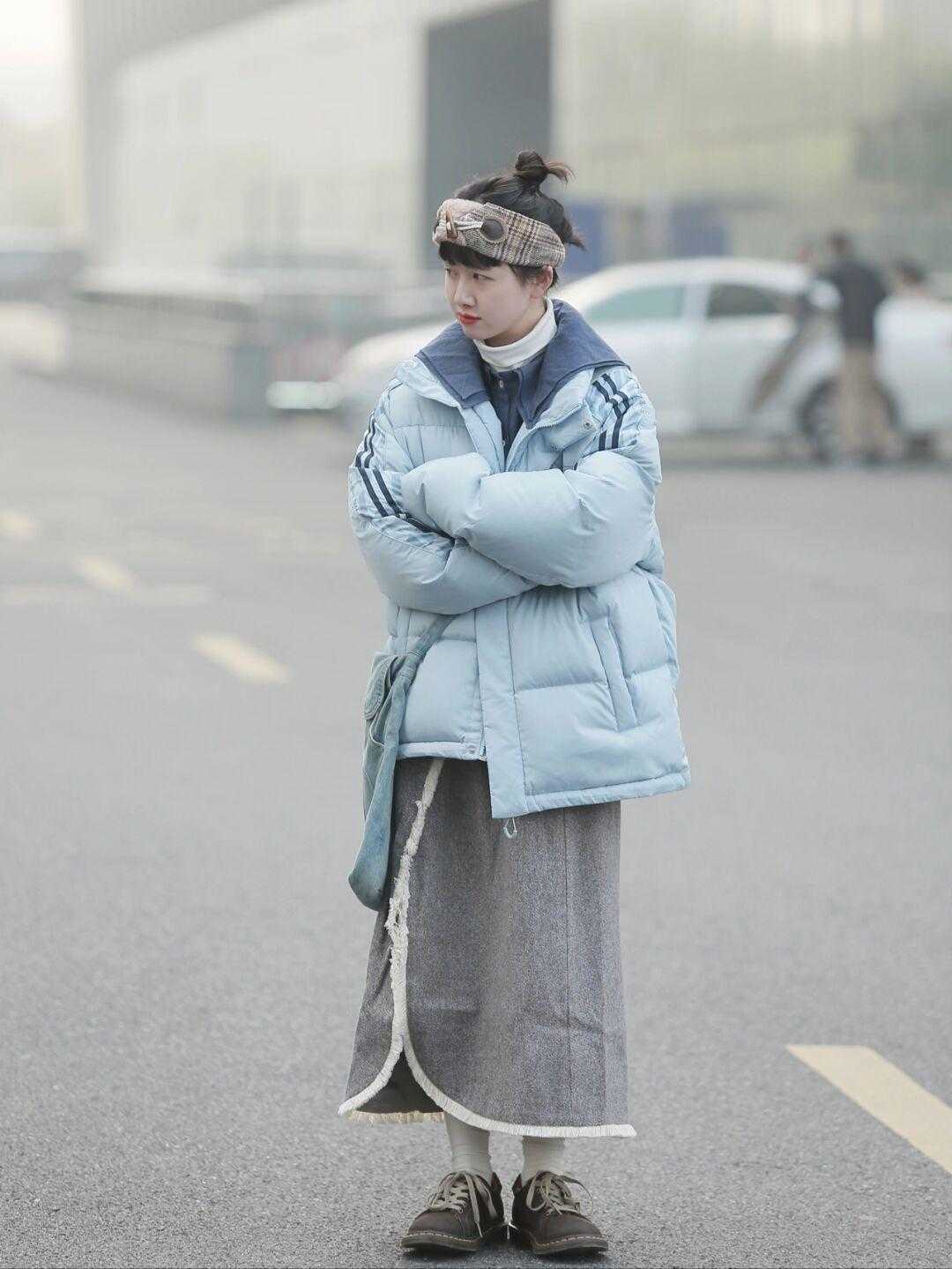 深灰色|“羽绒服”才是万能搭配神器,冬季穿保暖还个性,时髦精都爱了!