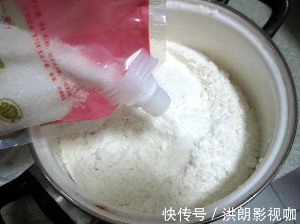 发面,最忌面粉直接加酵母!牢记4点,发酵又快又好,轻松发满盆 第6张
