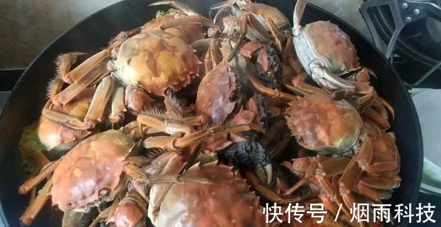 蒸螃蟹,冷水蒸还是热水蒸掌握这3点螃蟹鲜甜不腥还不掉腿!