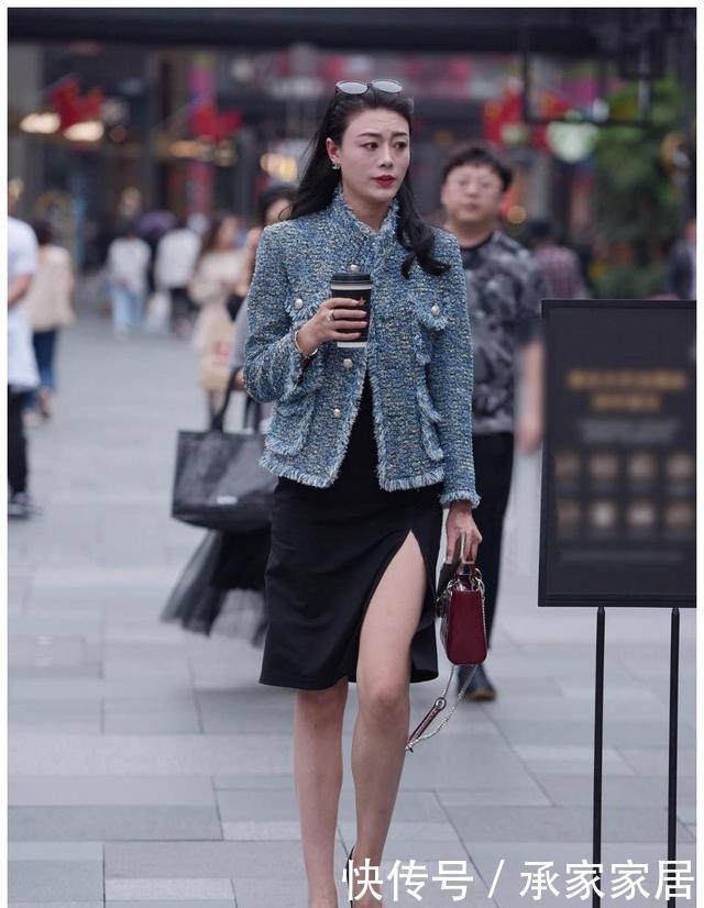 连衣裙|街头美女怎么引领时尚?不同的穿搭展现不一样的魅力,调皮又高雅