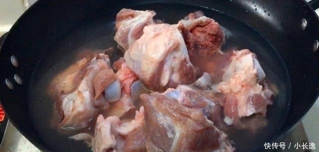 40年大厨 不管炖什么肉, 焯水前多加“这1步”脏东西乖乖跑出来