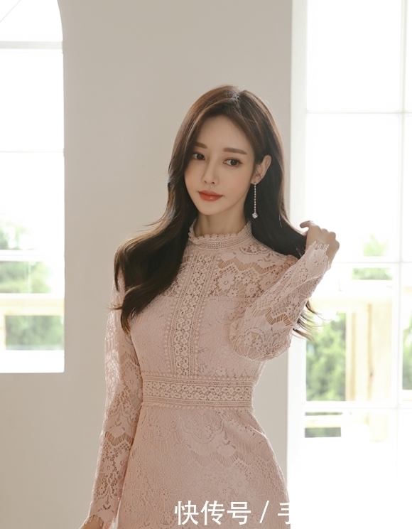 孙允珠穿上裙子的样子,显得格外有魅力,而不轻浮