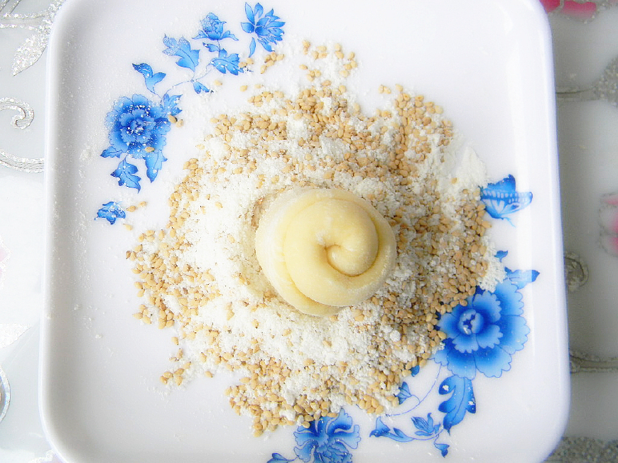 这种烤制的一次发酵小馒头,我隔三差五就做,每次做都会被吃光光