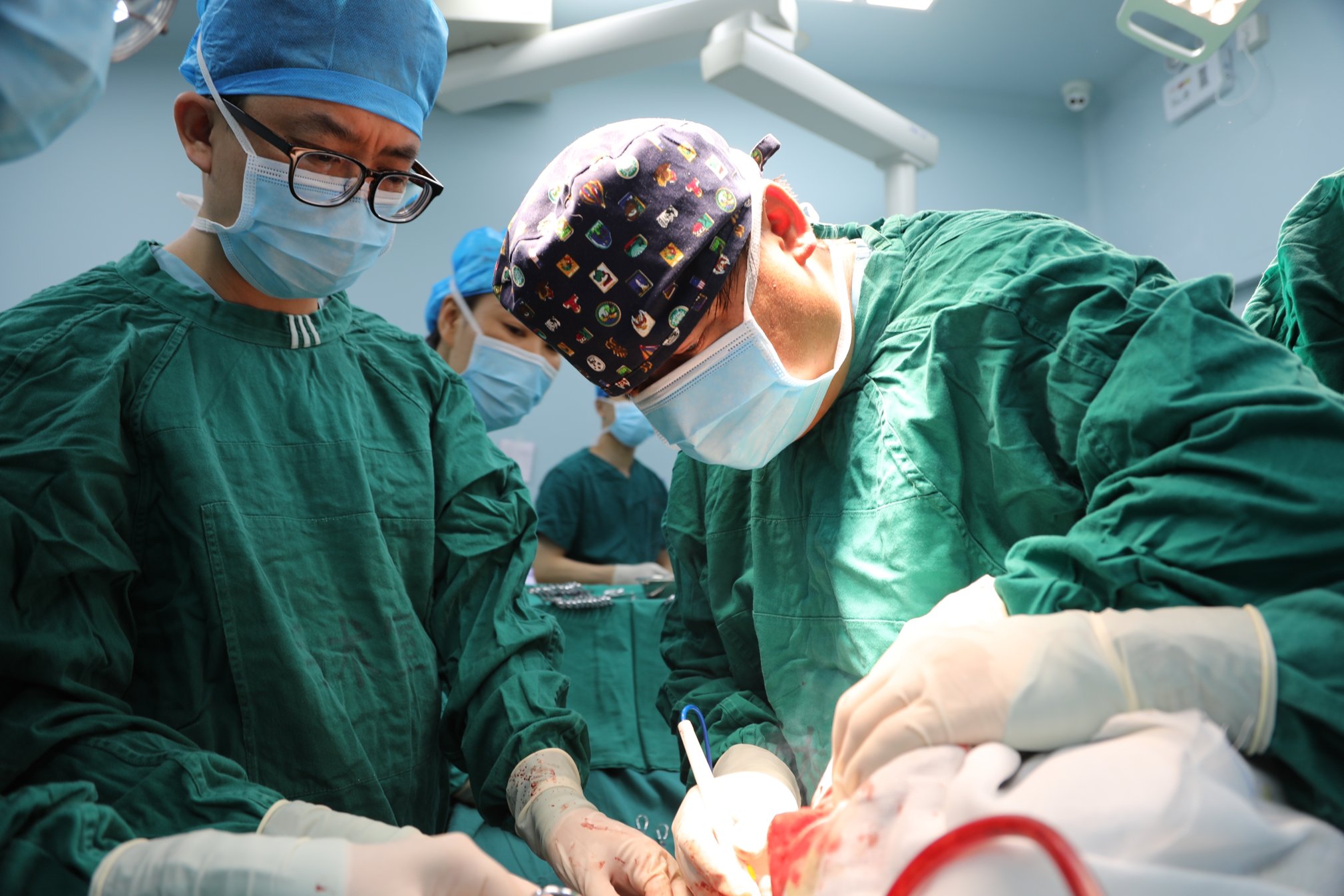 手术|11.9公斤！西北地区没人做过如此巨大肿瘤的手术，他们成功了