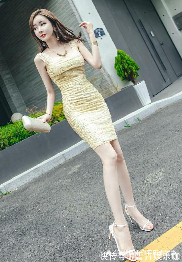 褶皱感 杏色吊带无袖褶皱裙,独特的设计风格,给你时尚的气质感