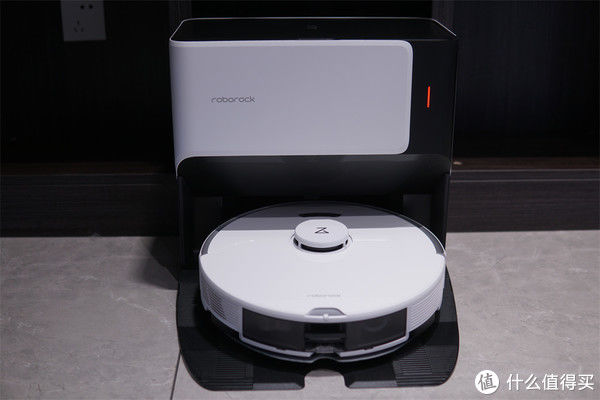 地板|地板脏了？不要犹豫，你的房间还缺一台扫地机器人！全网第一个用八宝粥做测试的博主（是否翻车）
