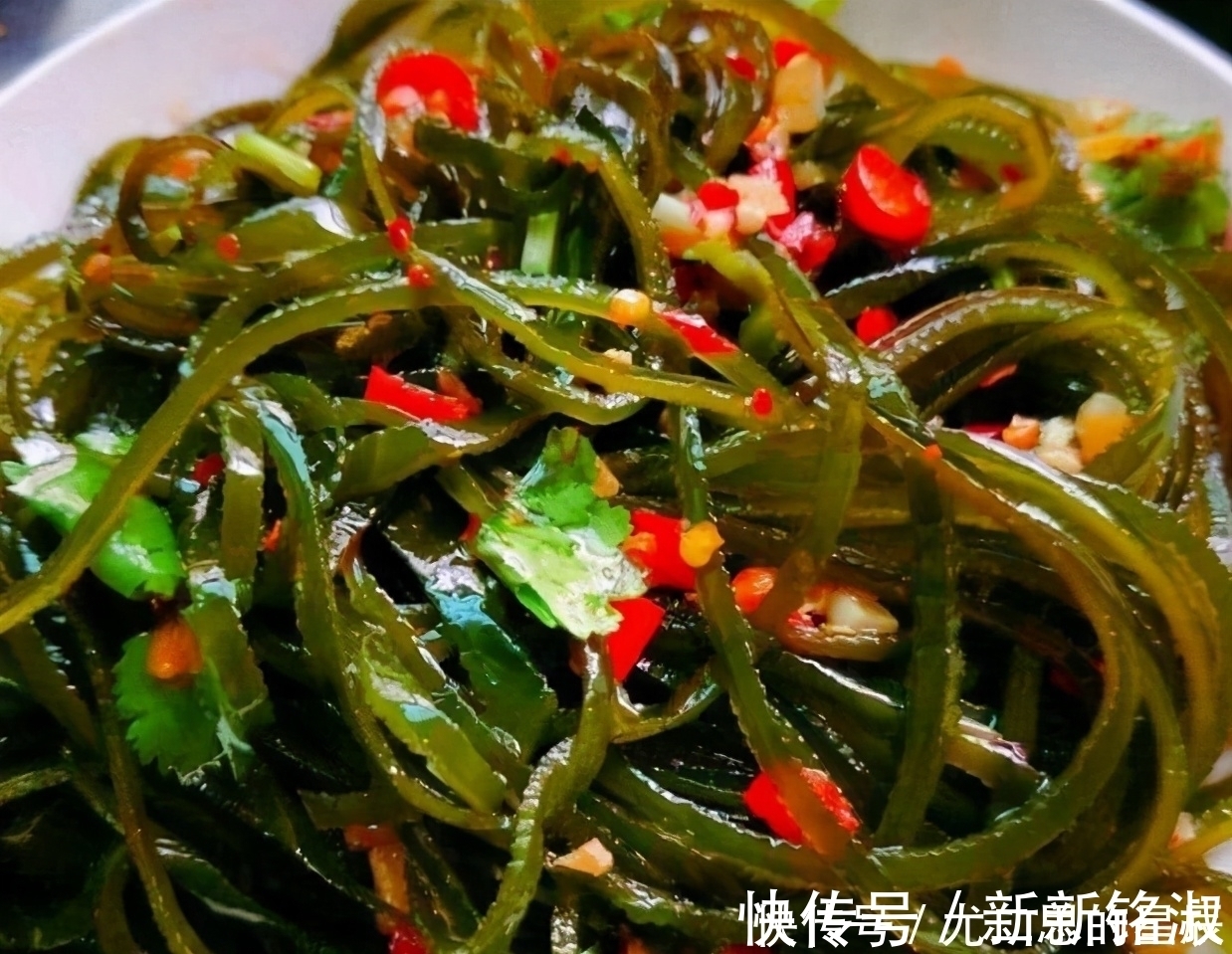 海带此法做既减肥又美容，香辣下饭，美味可口，比饭店好吃百倍