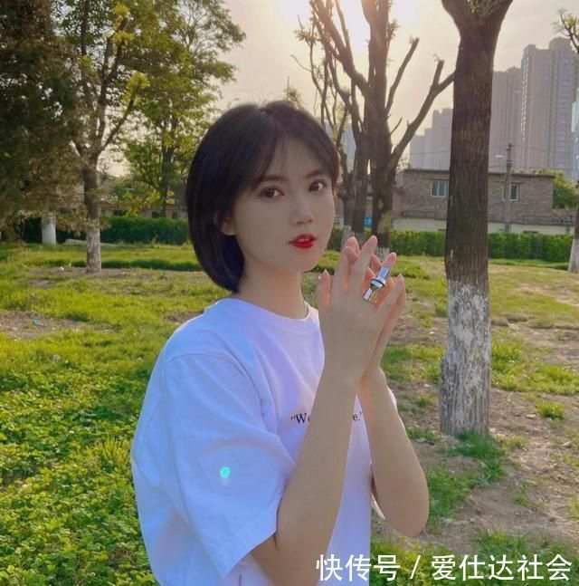 脖子|有这4个特点的女生,短发颜值更高!别再一味的选择长发,土挫圆