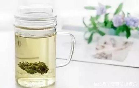 药草|蒲公英号称“药草皇后”，可医生说：喝蒲公英水要注意两件事