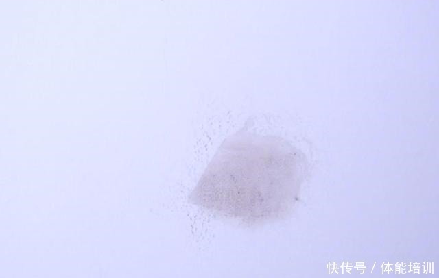 水彩|白墙被乱涂乱画，白墙上的污渍怎么去除，教你去除墙壁污渍小妙招！