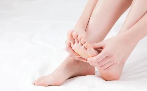 常按两个养生穴，肝气顺了、湿气除了、睡得香了每天几分钟就行