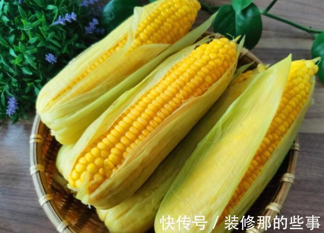 大厨|煮玉米最忌直接用清水，30年大厨教你多放2样，玉米清甜软糯好吃