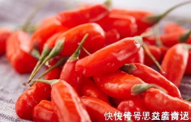 开水|枸杞是用温水泡还是开水泡?不少人泡错了,难怪喝了常上火!