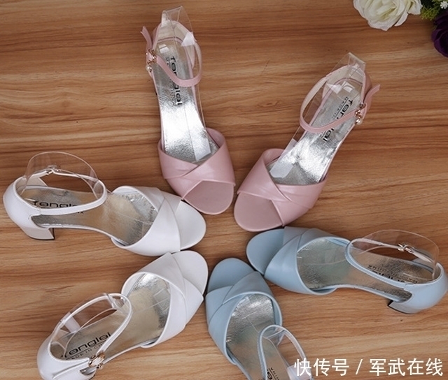 迷人|老婆真会穿逛街回来,被她脚上的凉鞋给惊艳到,迷人的认不出来