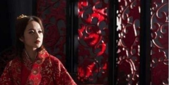 出嫁#才女上联招亲,天字出头为我夫,秀才的下联让她又羞又气只得出嫁