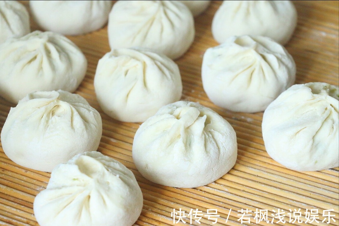 松软|蒸包子,万不可直接上锅蒸,牢记3个诀窍,包子鲜嫩松软,不塌陷
