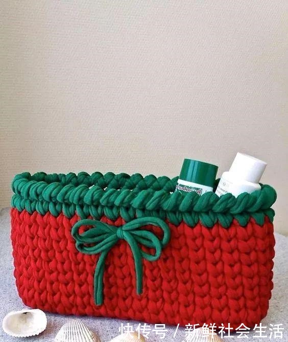 变废为宝小手工,学会了,家里T恤剪一下,钩出很好好用的作品!